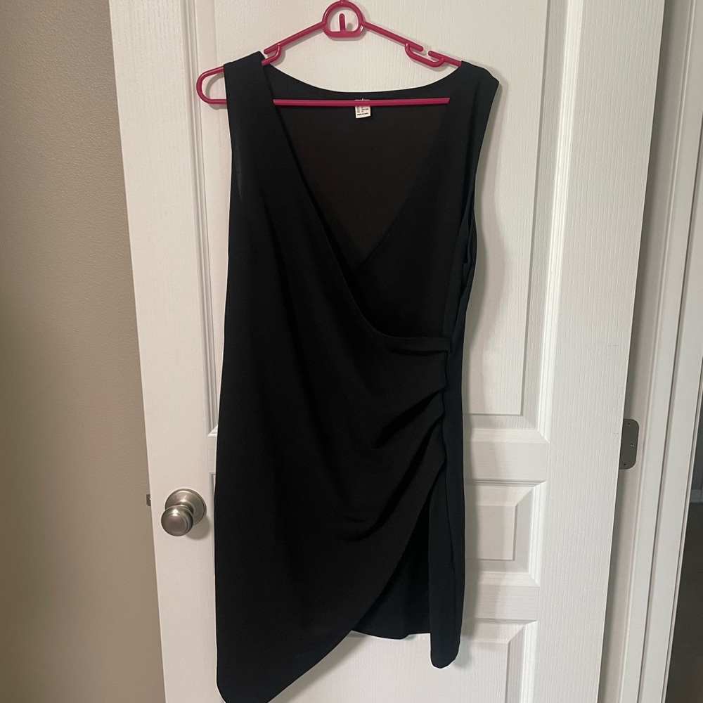 Elegant Black Sleeveless Wrap Dress